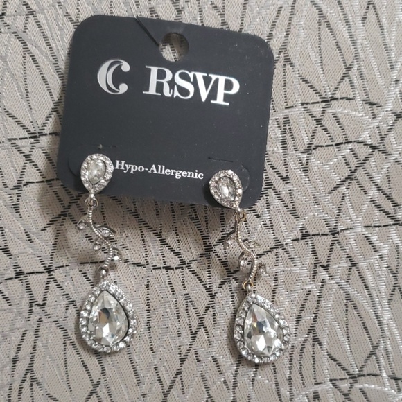 Earring - Picture 1 of 2